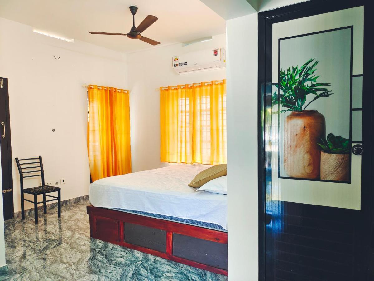 Malhar Marari Homestay Mararikulam Bagian luar foto